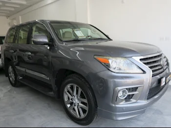 Lexus  LX  570  2015  Automatic  142,000 Km  8 Cylinder  Four Wheel Drive (4WD)  SUV  Gray