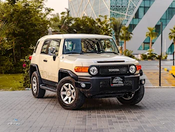 Toyota  FJ Cruiser  Final Edition  2023  Automatic  32,000 Km  6 Cylinder  Four Wheel Drive (4WD)  SUV  Beige  With Warranty