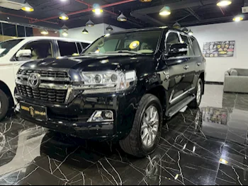 Toyota  Land Cruiser  VXR  2021  Automatic  121,000 Km  8 Cylinder  Four Wheel Drive (4WD)  SUV  Black
