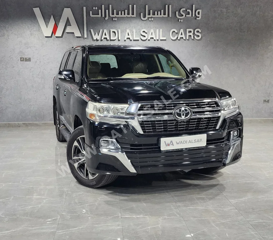 Toyota  Land Cruiser  GXR  2012  Automatic  448,000 Km  8 Cylinder  Four Wheel Drive (4WD)  SUV  Black