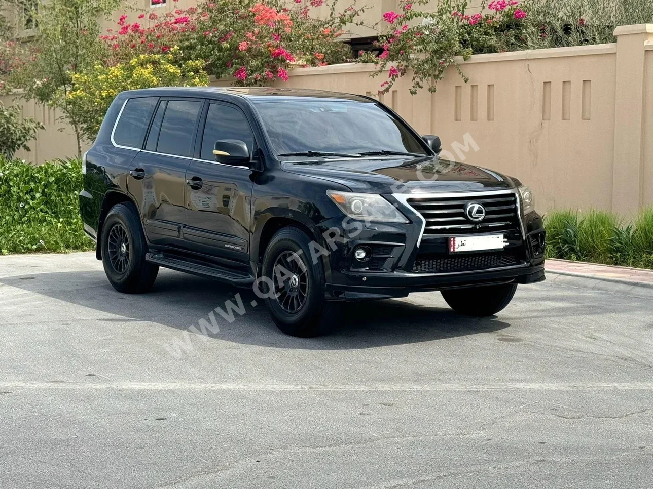 Lexus  LX  570  2010  Automatic  278,000 Km  8 Cylinder  Four Wheel Drive (4WD)  SUV  Black