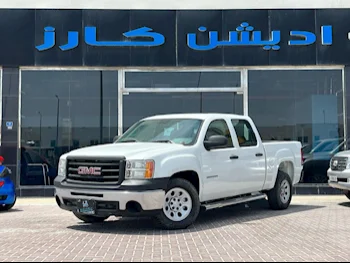 GMC  Sierra  2011  Automatic  351,000 Km  8 Cylinder  Four Wheel Drive (4WD)  Pick Up  White
