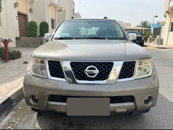 نيسان  باثفايندر  إس إي  2007  اوتوماتيك  236,000 كم  6 سلندر  دفع رباعي  اس يو في  بني