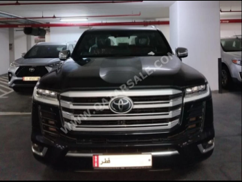 Toyota  Land Cruiser  VXR Twin Turbo  2023  Automatic  28,000 Km  8 Cylinder  Four Wheel Drive (4WD)  SUV  Black  With Warranty