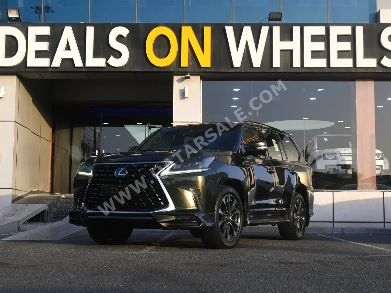 Lexus  LX  570  2016  Automatic  110,000 Km  8 Cylinder  Four Wheel Drive (4WD)  SUV  Olive Green