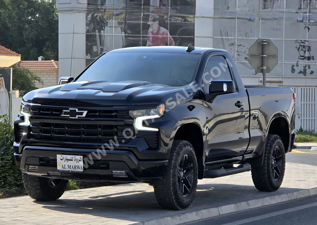 Chevrolet  Silverado  Trail Boss  2023  Automatic  35,000 Km  8 Cylinder  Four Wheel Drive (4WD)  Pick Up  Black  With Warranty