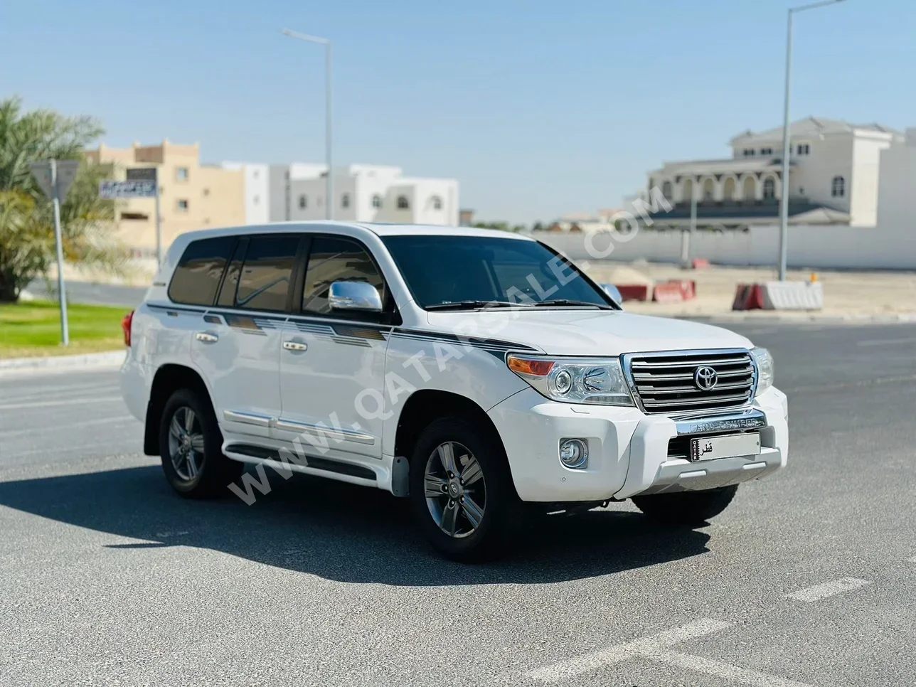 Toyota  Land Cruiser  GXR - Limited  2015  Automatic  207,000 Km  8 Cylinder  Four Wheel Drive (4WD)  SUV  White
