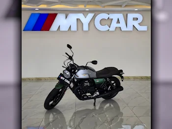 Moto Guzzi  V7 - Stone -  2022 - Color Black -  Warranty