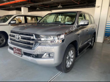 Toyota  Land Cruiser  VXR  2021  Automatic  5,800 Km  8 Cylinder  Four Wheel Drive (4WD)  SUV  Silver