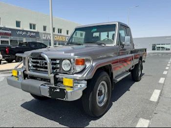 Toyota  Land Cruiser  LX  2000  Manual  182,000 Km  6 Cylinder  Four Wheel Drive (4WD)  Pick Up  Silver