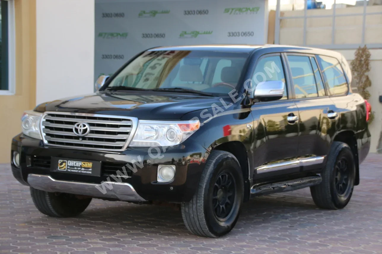 Toyota  Land Cruiser  VXR  2015  Automatic  329,000 Km  8 Cylinder  Four Wheel Drive (4WD)  SUV  Black