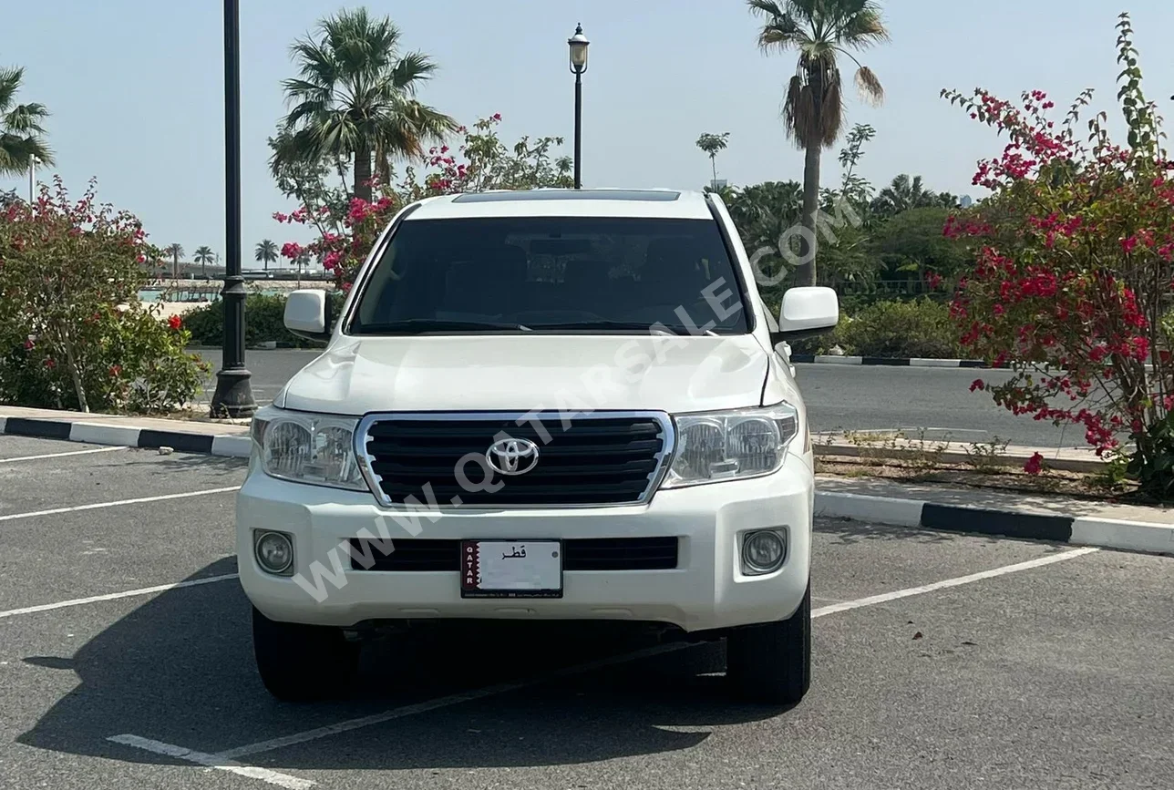 Toyota  Land Cruiser  GXR  2008  Automatic  400,000 Km  6 Cylinder  Four Wheel Drive (4WD)  SUV  White
