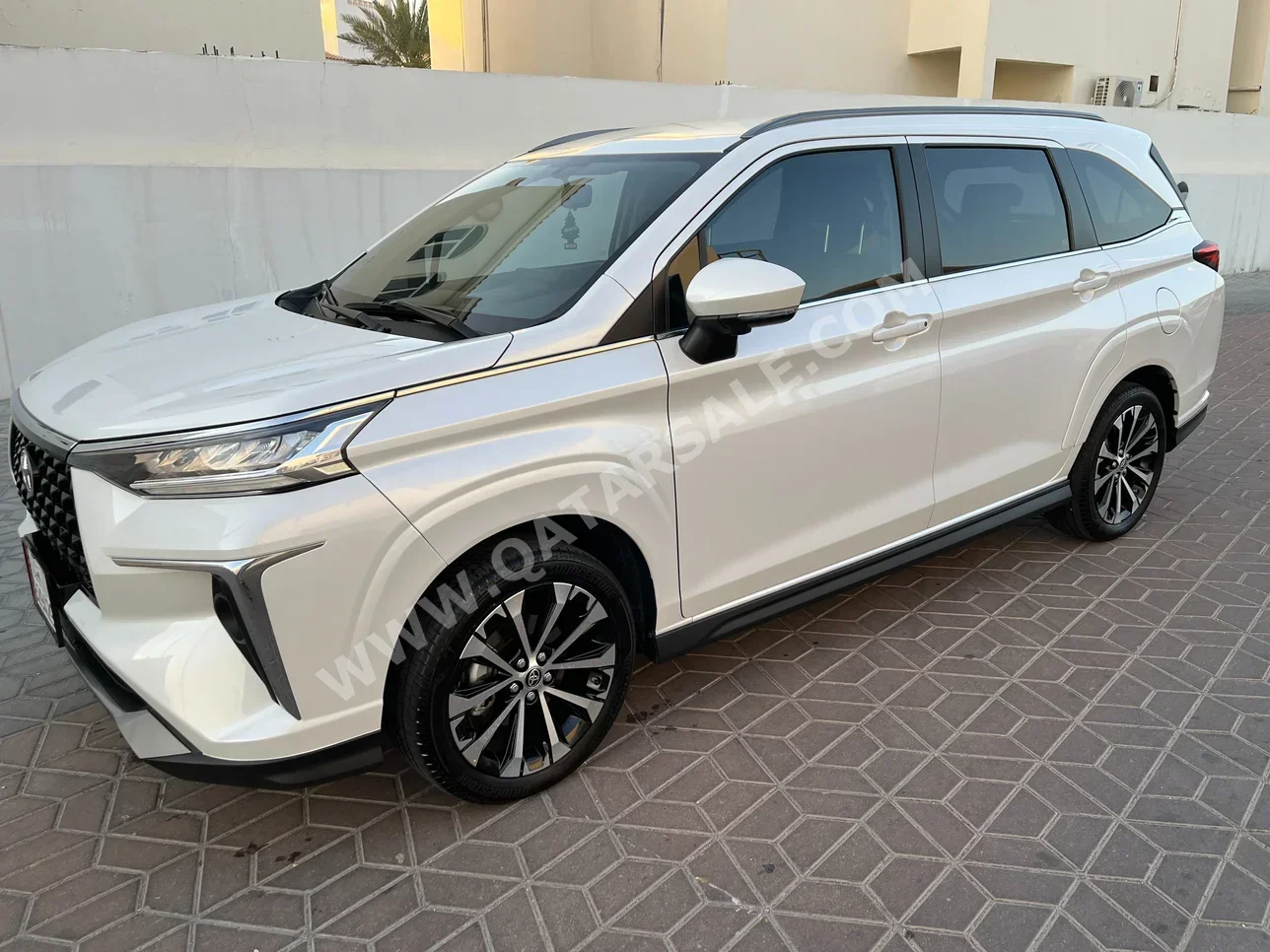 Toyota  Veloz  2024  Automatic  13,100 Km  4 Cylinder  Front Wheel Drive (FWD)  Classic  White  With Warranty