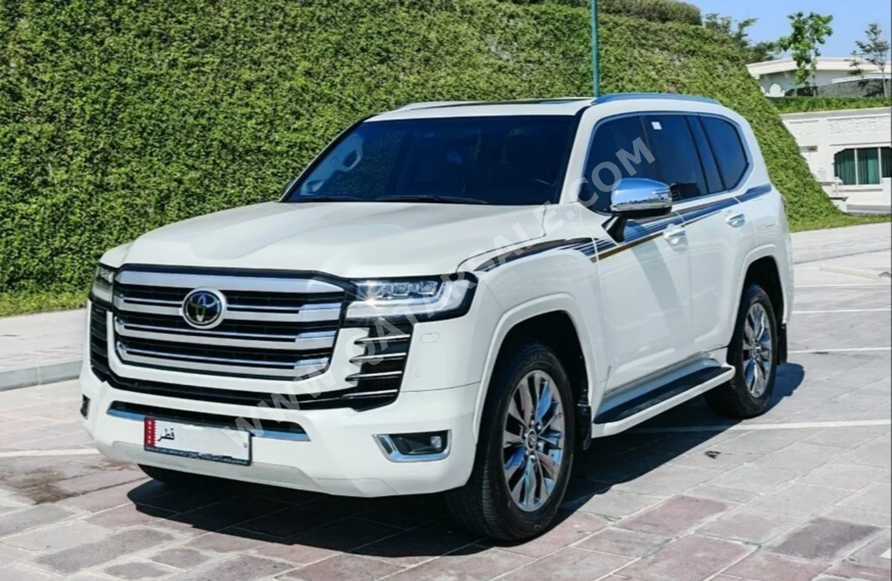 Toyota  Land Cruiser  VXR Twin Turbo  2022  Automatic  55,500 Km  6 Cylinder  Four Wheel Drive (4WD)  SUV  White  With Warranty