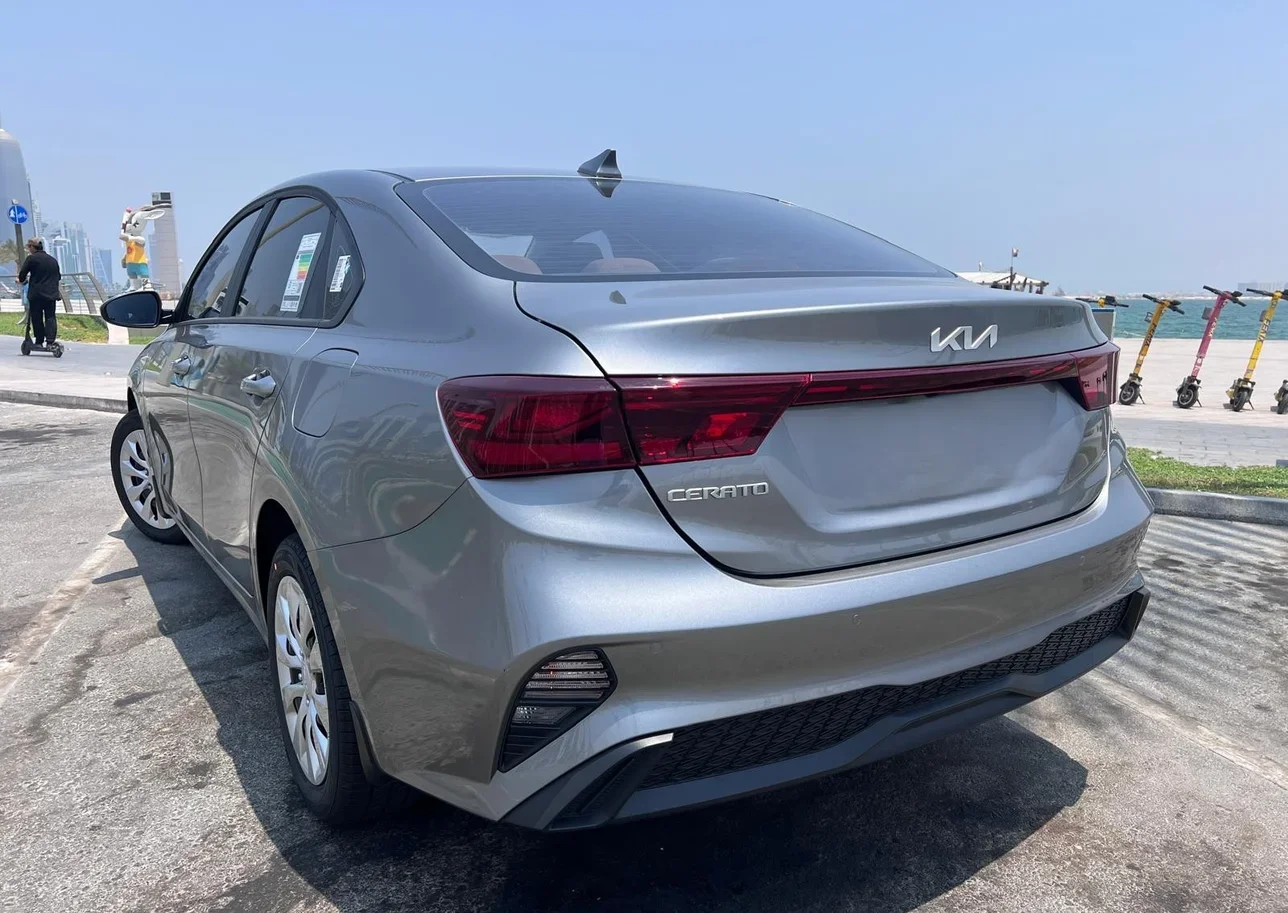 كيا  سيراتو  4 سلندر  سيدان  فضي  2024
