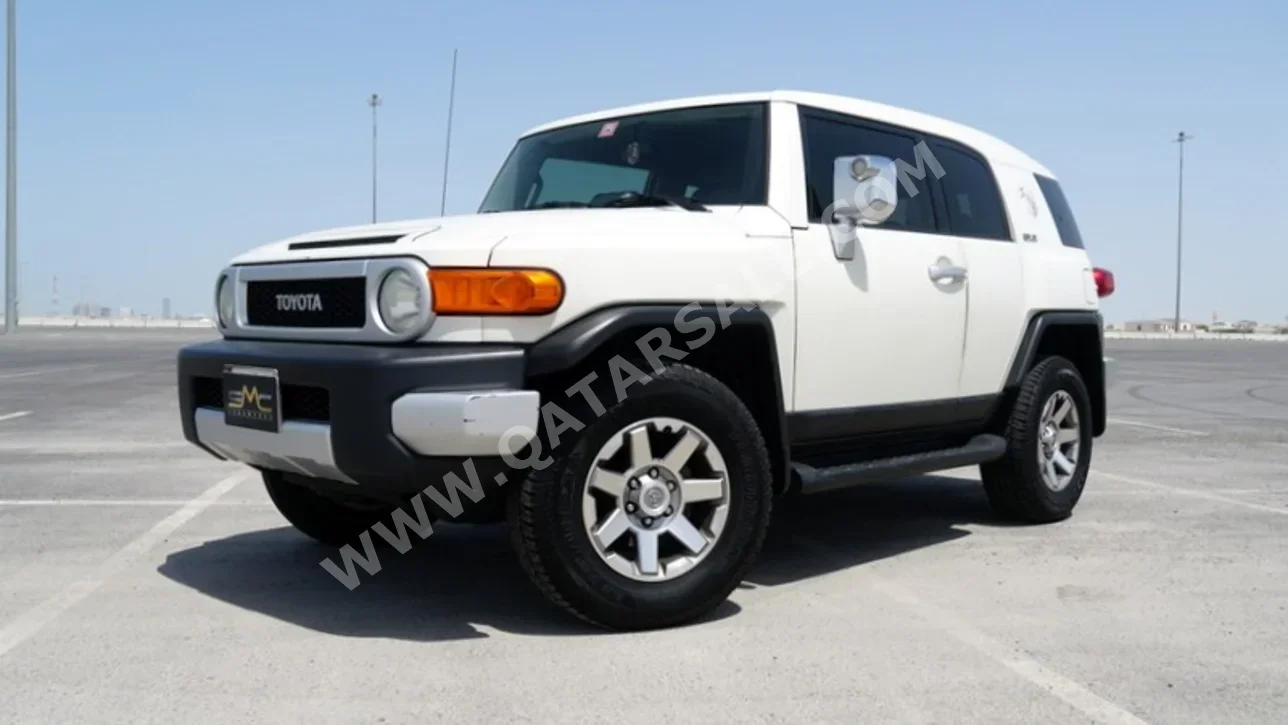 Toyota  FJ Cruiser  Final Edition  2014  Automatic  217,000 Km  6 Cylinder  Four Wheel Drive (4WD)  SUV  White
