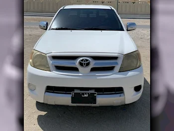Toyota  Hilux  2008  Manual  354,000 Km  4 Cylinder  Rear Wheel Drive (RWD)  Pick Up  White