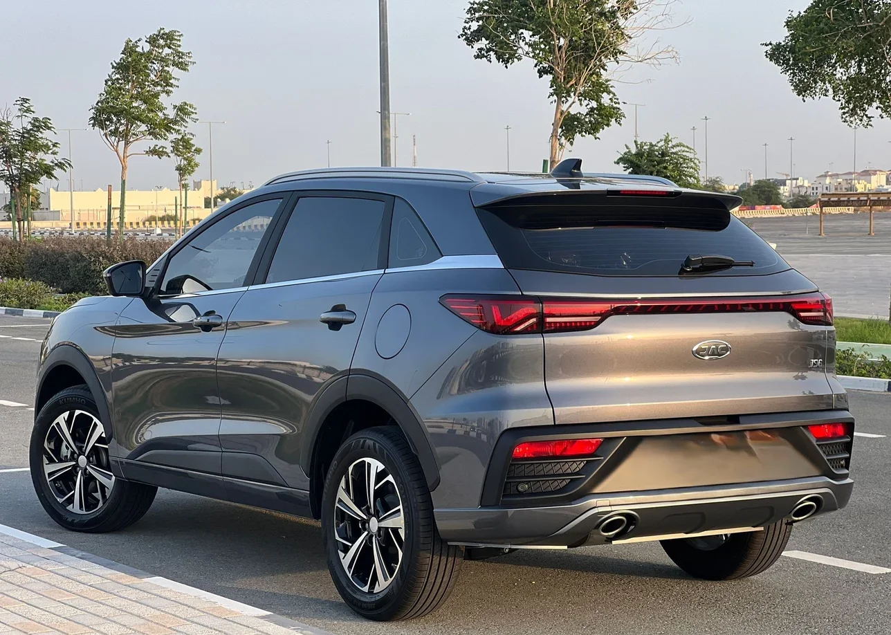 جاك  جي اس 6  4 سلندر  إس يو في 2 في 4  رمادي  2025