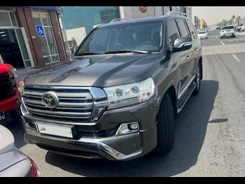 Toyota  Land Cruiser  VXS  2016  Automatic  188,000 Km  8 Cylinder  Four Wheel Drive (4WD)  SUV  Gray