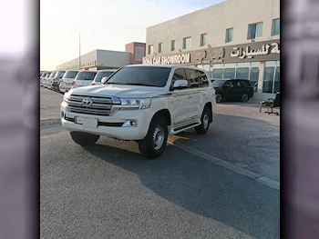 Toyota  Land Cruiser  VXR  2016  Automatic  372,000 Km  8 Cylinder  Four Wheel Drive (4WD)  SUV  White