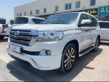 Toyota  Land Cruiser  VXS  2016  Automatic  143,000 Km  8 Cylinder  Four Wheel Drive (4WD)  SUV  White