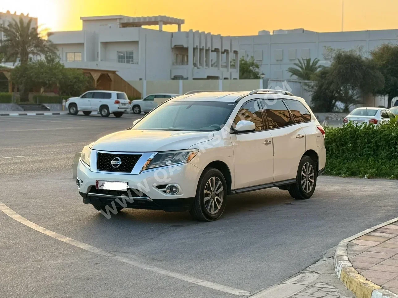 نيسان  باثفايندر  2013  اوتوماتيك  170,000 كم  6 سلندر  دفع رباعي  اس يو في  أبيض