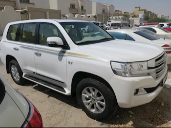Toyota  Land Cruiser  VXR  2018  Automatic  223,000 Km  8 Cylinder  Four Wheel Drive (4WD)  SUV  White