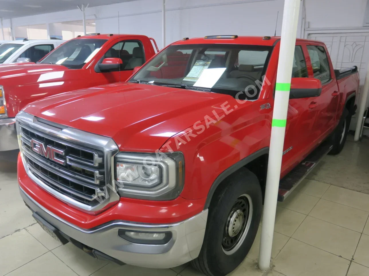 GMC  Sierra  2016  Automatic  241,000 Km  8 Cylinder  Four Wheel Drive (4WD)  Pick Up  Red