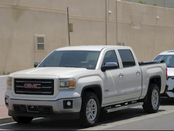 GMC  Sierra  2015  Automatic  193,000 Km  8 Cylinder  Four Wheel Drive (4WD)  Pick Up  Pearl