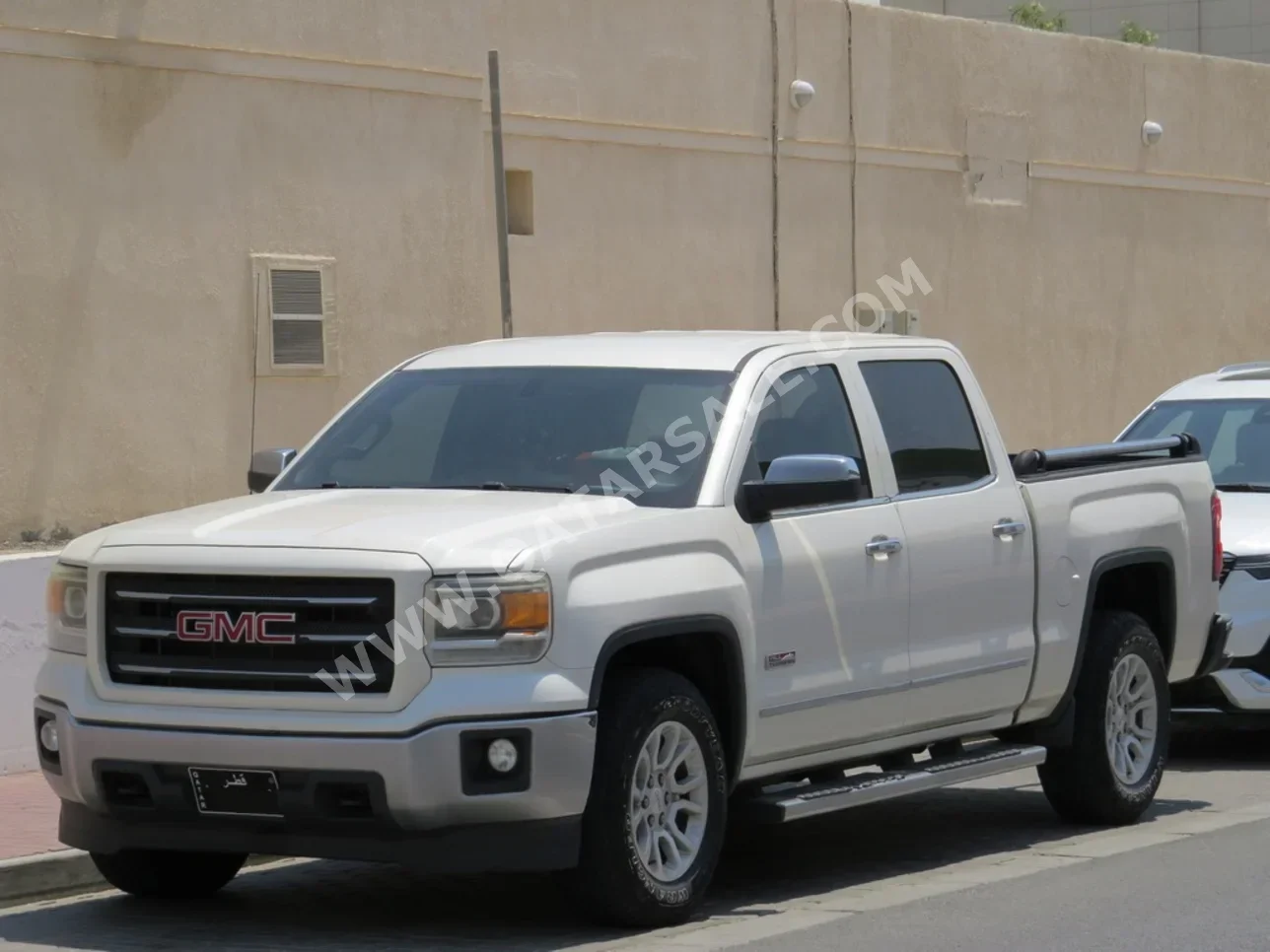 GMC  Sierra  2015  Automatic  193,000 Km  8 Cylinder  Four Wheel Drive (4WD)  Pick Up  Pearl