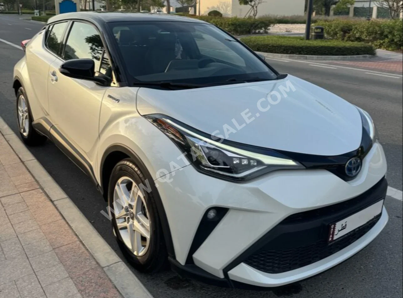 Toyota  C-HR  HIBRID  2023  Automatic  10,600 Km  4 Cylinder  Front Wheel Drive (FWD)  SUV  White  With Warranty