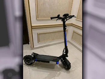 سكوترات - أسود