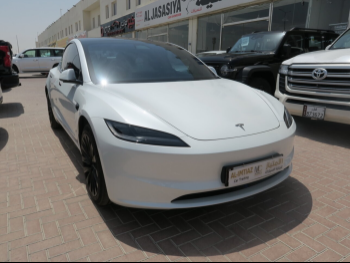 تسلا  مودل 3  لونج راينج  2024  اوتوماتيك  14,600 كم  0 سلندر  دفع رباعي  سيدان  أبيض  تحت الضمان