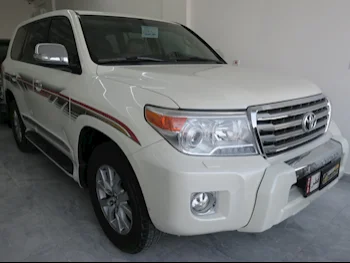 Toyota  Land Cruiser  GXR  2013  Automatic  69,000 Km  8 Cylinder  Four Wheel Drive (4WD)  SUV  White