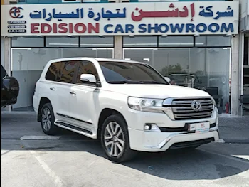 Toyota  Land Cruiser  GXR  2016  Automatic  339,000 Km  8 Cylinder  Four Wheel Drive (4WD)  SUV  White