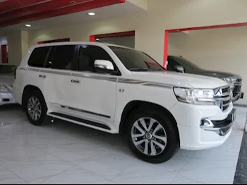 Toyota  Land Cruiser  VXR  2019  Automatic  155,000 Km  8 Cylinder  Four Wheel Drive (4WD)  SUV  White