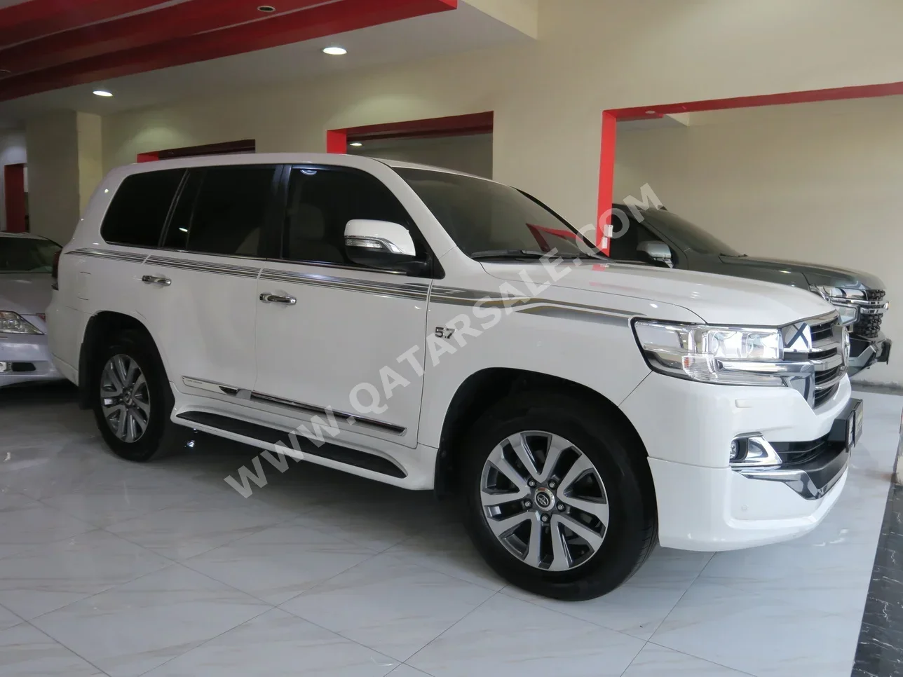 Toyota  Land Cruiser  VXR  2019  Automatic  155,000 Km  8 Cylinder  Four Wheel Drive (4WD)  SUV  White