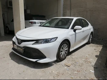 تويوتا  كامري  جي ال  2018  اوتوماتيك  132,000 كم  4 سلندر  سحب امامي  سيدان  أبيض