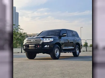 Toyota  Land Cruiser  VXR  2016  Automatic  394,000 Km  8 Cylinder  Four Wheel Drive (4WD)  SUV  Black