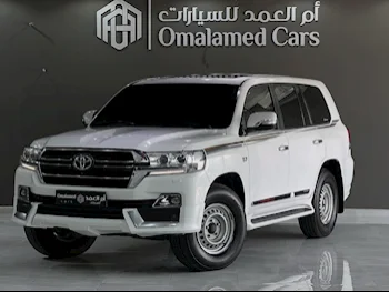 Toyota  Land Cruiser  VXR  2018  Automatic  300,000 Km  8 Cylinder  Four Wheel Drive (4WD)  SUV  White