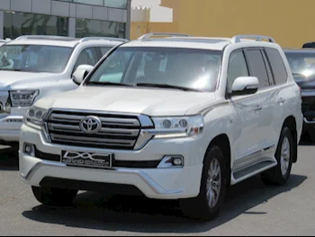 Toyota  Land Cruiser  VXR  2017  Automatic  217,000 Km  8 Cylinder  Four Wheel Drive (4WD)  SUV  White