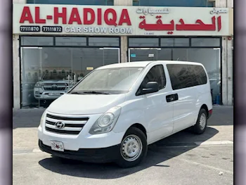 Hyundai  Van H1  2017  Automatic  261,000 Km  4 Cylinder  Rear Wheel Drive (RWD)  Van / Bus  White