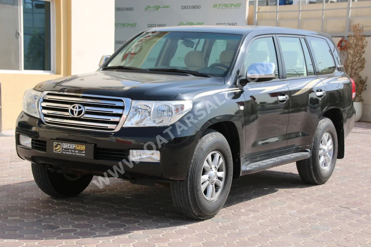 Toyota Land Cruiser GXR 2011 Automatic 170,000 Km 8 Cylinder Four Wheel Drive (4WD) SUV Black