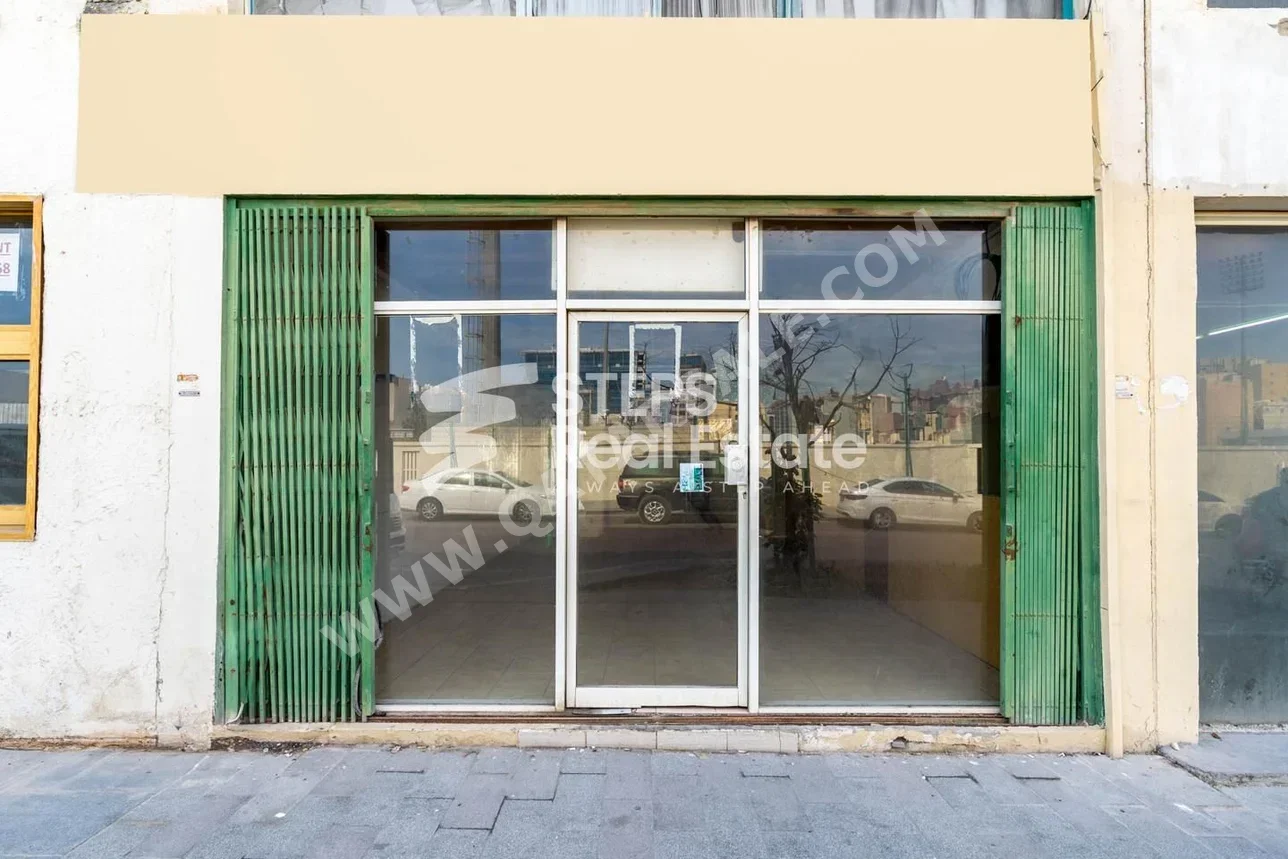 Commercial Shops - Not Furnished  - Doha  - Fereej Old Al Hitmi