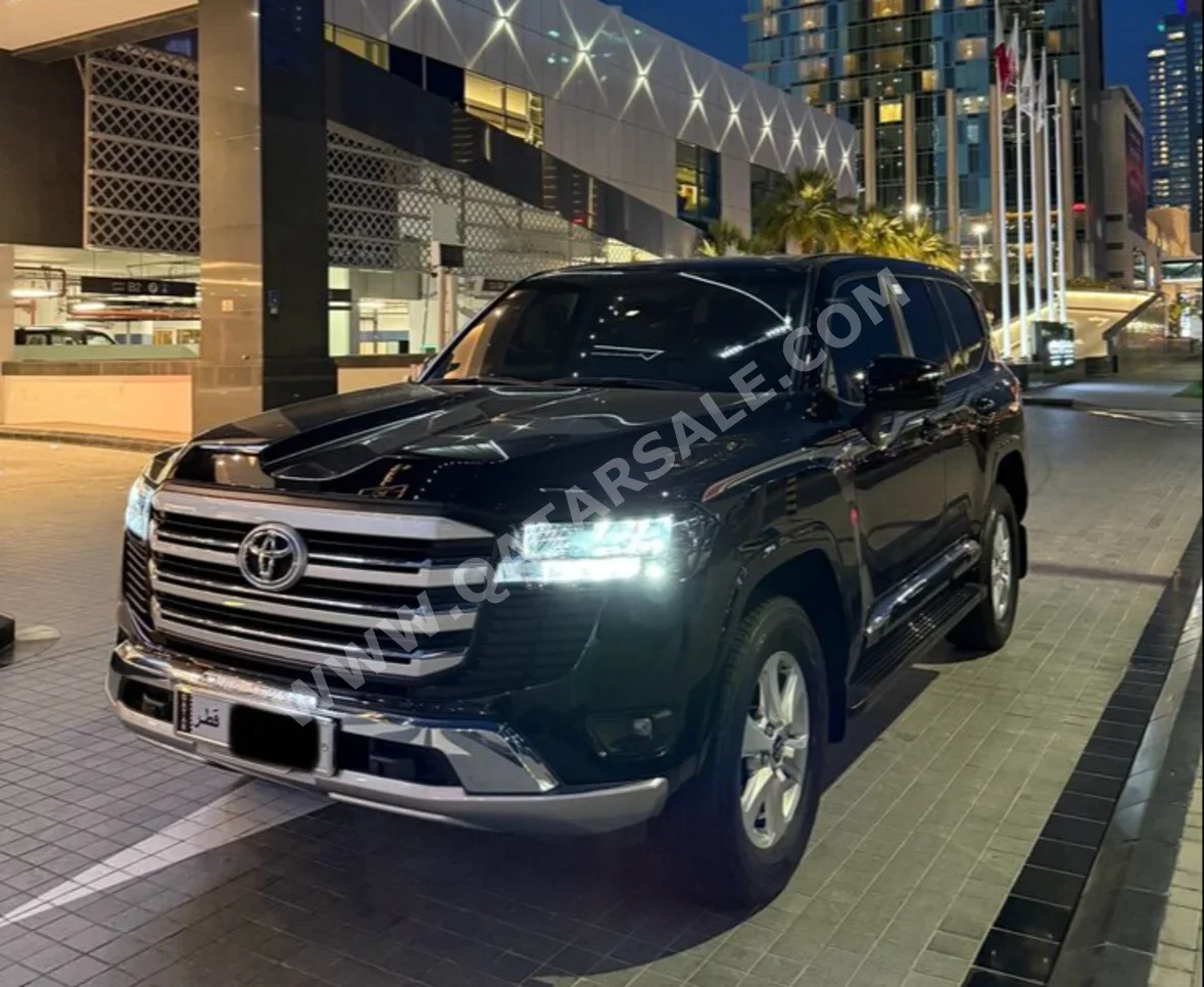 Toyota  Land Cruiser  GXR  2024  Automatic  32,000 Km  6 Cylinder  Four Wheel Drive (4WD)  SUV  Black  With Warranty