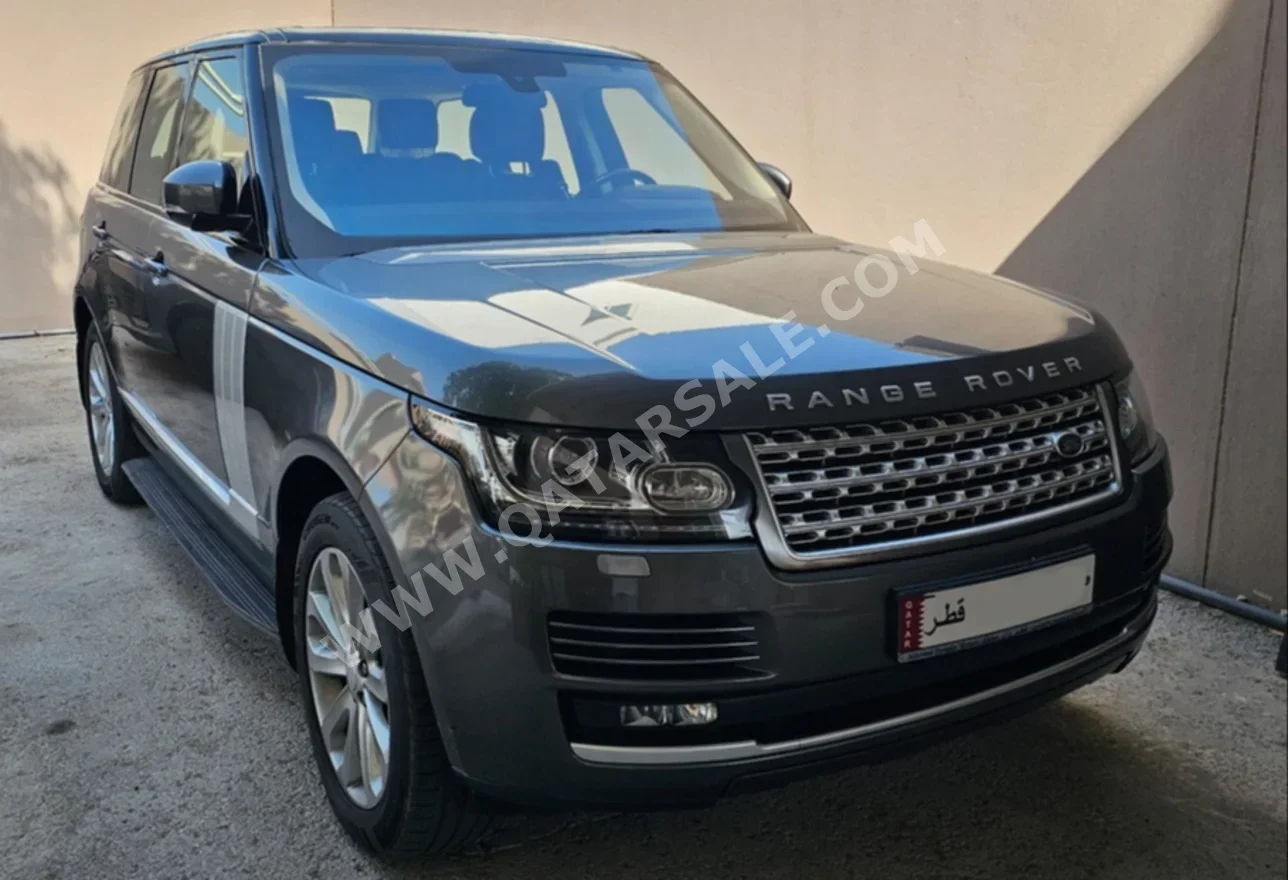Land Rover  Range Rover  Vogue  2016  Automatic  202,000 Km  8 Cylinder  Four Wheel Drive (4WD)  SUV  Gray