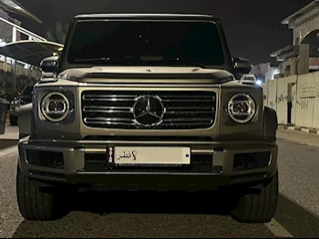 مرسيدس - بنز  جي - كلاس  500  2022  اوتوماتيك  13,700 كم  8 سلندر  دفع رباعي  اس يو في  رمادي فاتح  تحت الضمان
