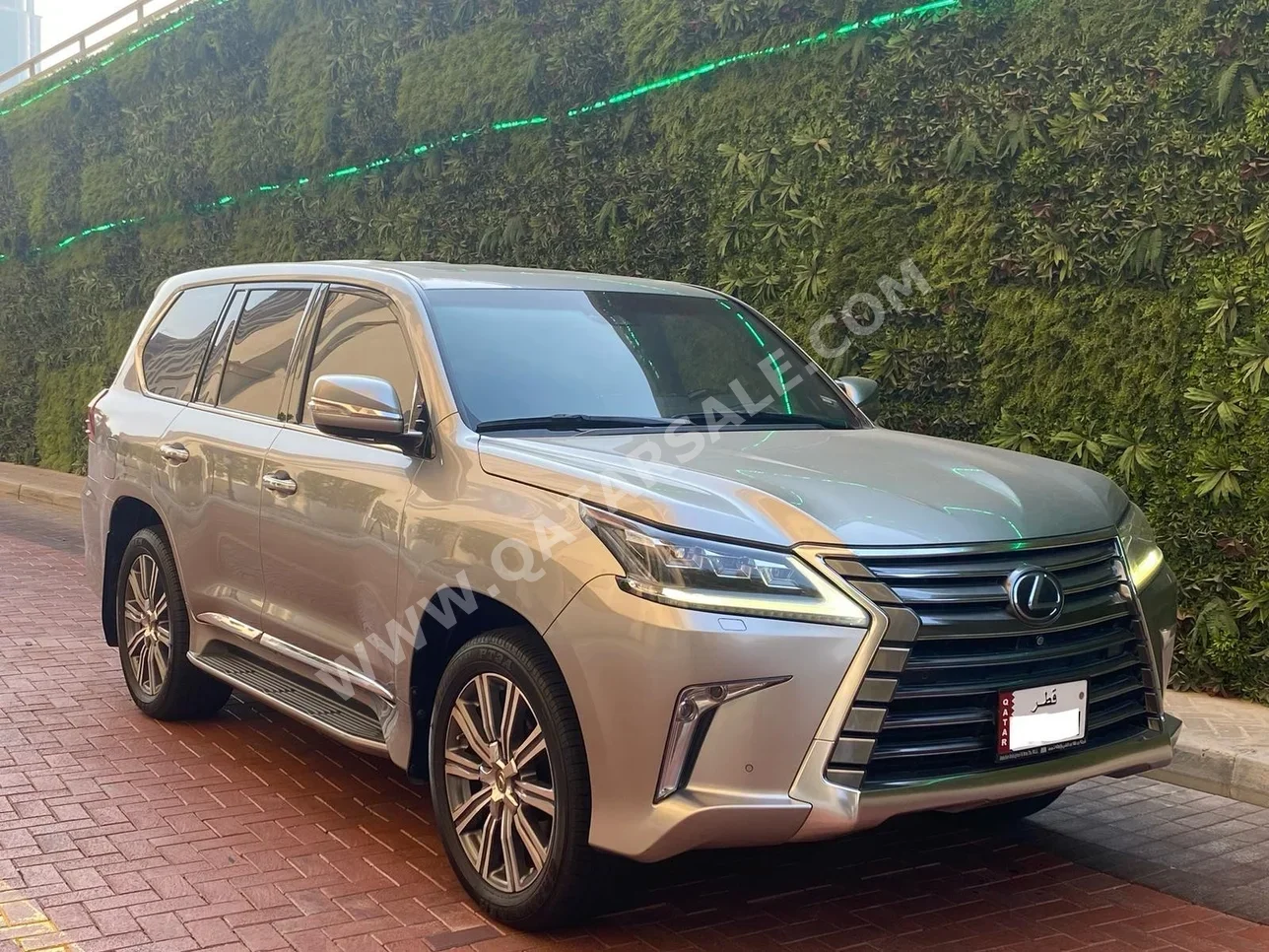 Lexus  LX  570 S  2017  Automatic  190,000 Km  8 Cylinder  Four Wheel Drive (4WD)  SUV  Sonic Titanium