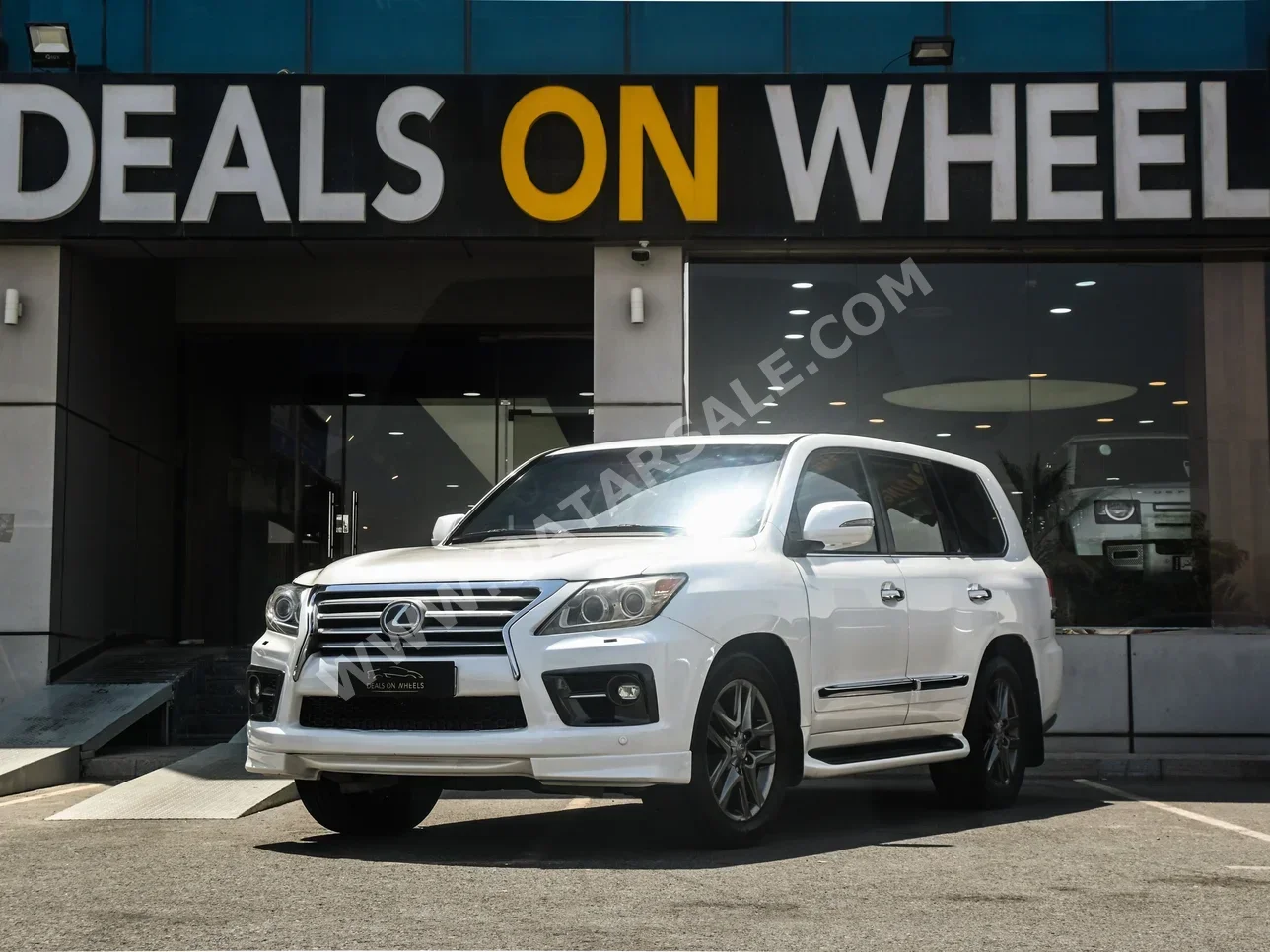 Lexus  LX  570 S  2015  Automatic  210,000 Km  8 Cylinder  Four Wheel Drive (4WD)  SUV  White