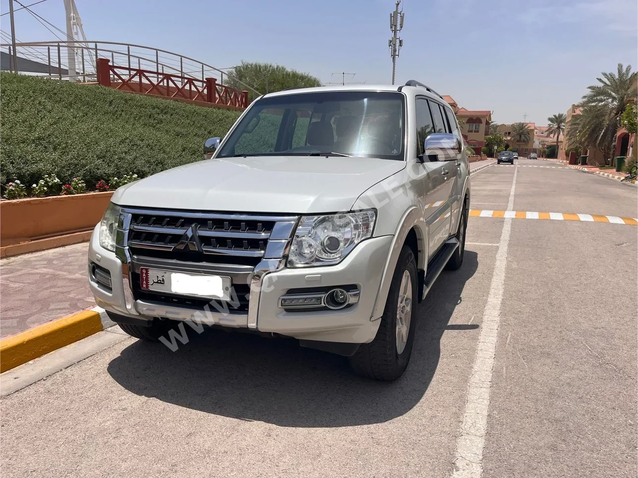 Mitsubishi  Pajero  GLS  2017  Automatic  118,000 Km  6 Cylinder  Four Wheel Drive (4WD)  SUV  White